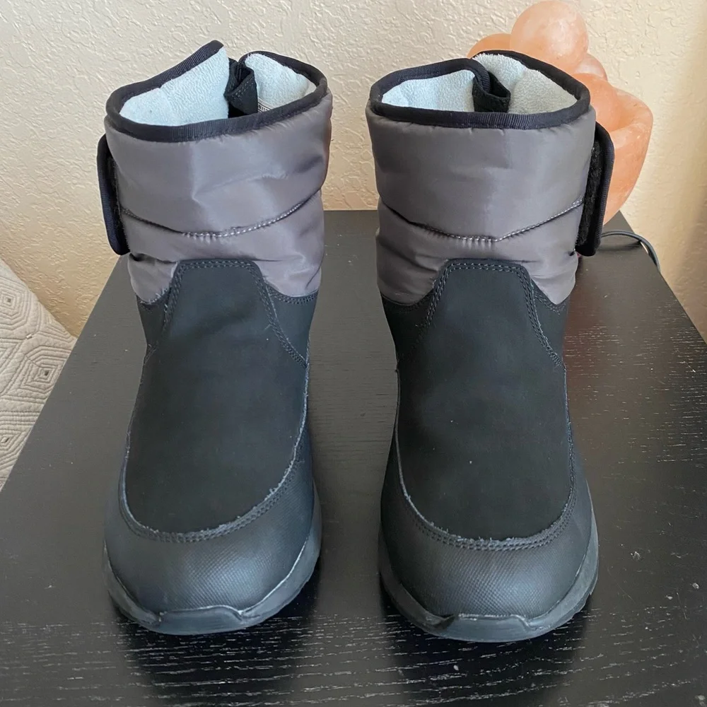 COPY - UGG Unisex Kids TOTY WEATHER Snow Black Boots Size 6